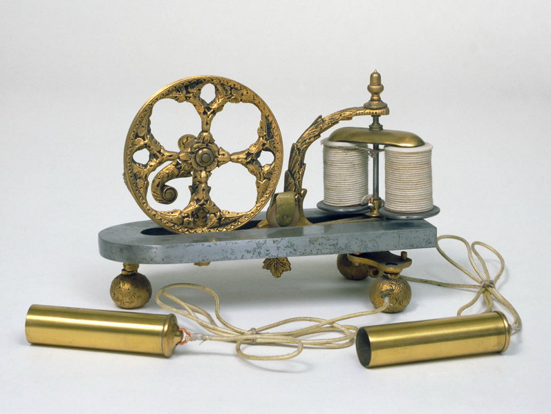 Macchina magnetoelettrica per elettroterapia, di Clarke (prima metà sec XIX)