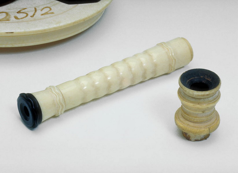 Cassetta per cosmetici con cannocchiali (seconda metà sec XVIII)